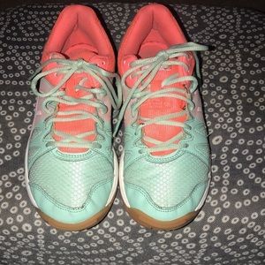 𝅺ASICS Gel Upcourt Volleyball Shoe size 6